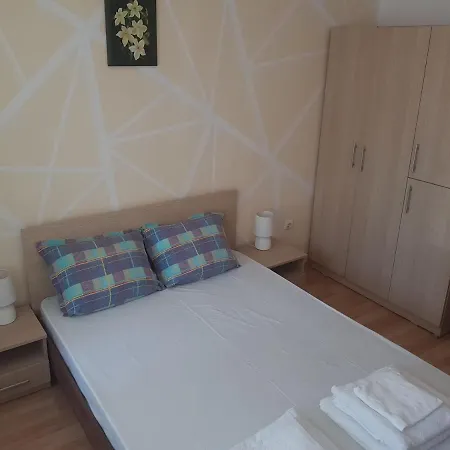 Camping Europe Art Apartment